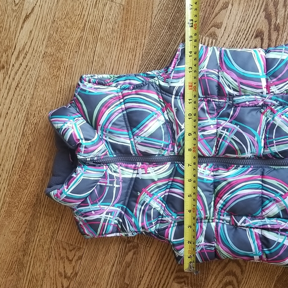 (M) Old Navy Multicolored Peace Symbol Puffer Vest ❤ Cute - Picture 4 of 9